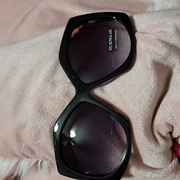 Sun Glasses - Picture 3 of 3